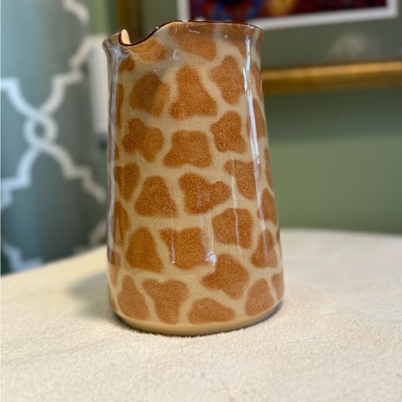 Giraffe Patterned Pitcher - Picture 4 of 7